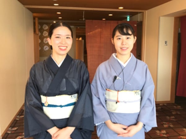 先輩社員です★皆様はお着物ではなく洋服（貸出）を着用していただきます。