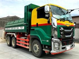 中京カラーのダンプ