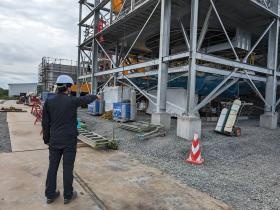 発電所建設現場