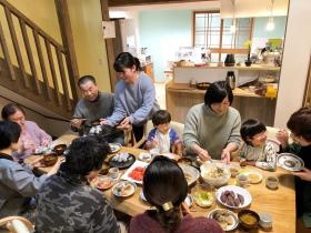 みんなのいえカラフルのお昼ご飯の場面です。