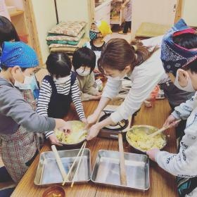 アソビバＴＥＴＯのクッキングの様子