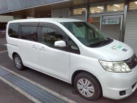 社用車による送迎あり（ミニバン）