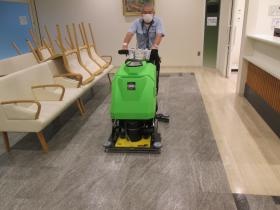 病院の定期清掃の様子です