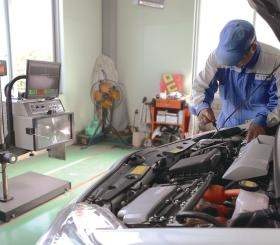 車検ライン～最新式検査機器～