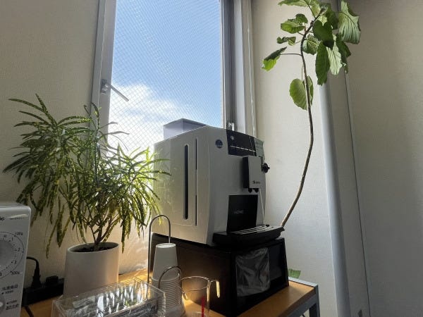 お昼休みはカフェスペースもあるので、ゆっくりコーヒーを飲みながら過ごせます！