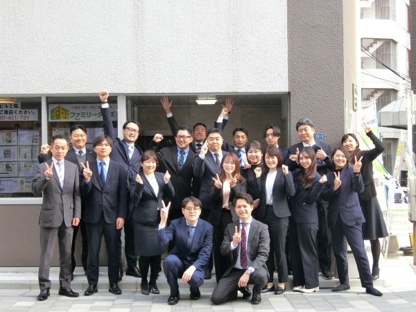 ＼性別・年齢・国籍問わず活躍中！／　先輩・後輩問わず困ったときは相談し合える環境です。