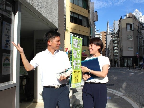 異業種からの転職者多数。はじめは先輩社員に同行することも多く、業界未経験でも実践型で学べます。