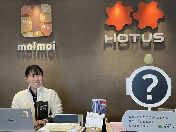 カフェmoimoiとフィットネスHOTUSの受付