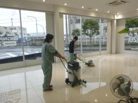 フロアクリーニング