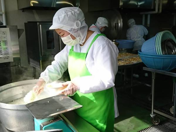 学校給食調理員・集団給食調理経験がある方や調理師（年齢不問）