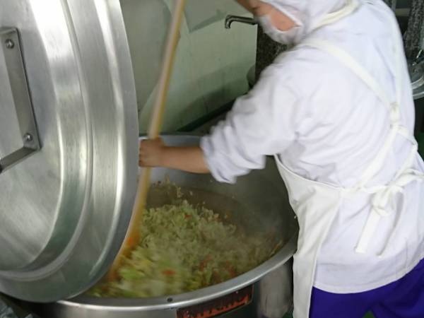 学校給食調理員・集団給食調理経験がある方や調理師（年齢不問）