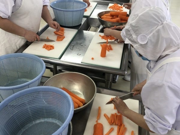 学校給食調理員・集団給食調理経験がある方や調理師（年齢不問）