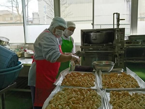 学校給食調理員・集団給食調理経験がある方や調理師（年齢不問）