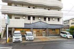 放課後等デイサービス施設と日中一時支援施設を併設しています。