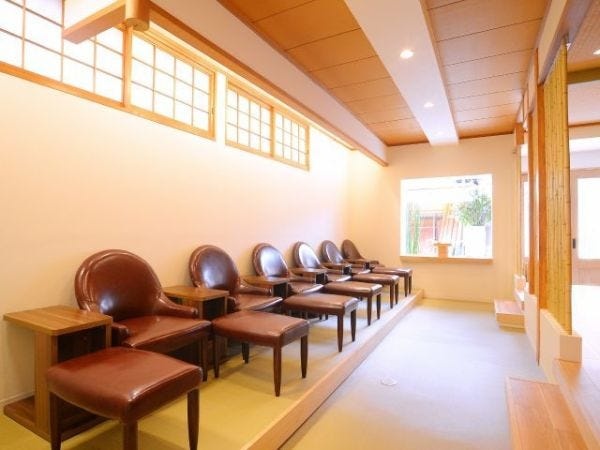 ホールスタッフ・足湯カフェスタッフ（未経験OK・こんな方大歓迎）