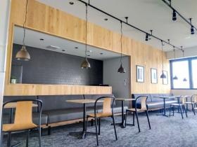 本社食事室完備