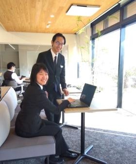 本社で働く人たち