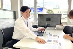 不動産売買営業スタッフの仕事風景