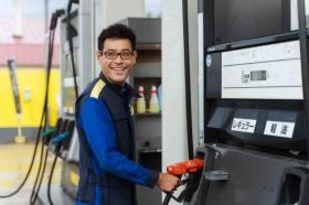 ガソリンスタンドも、