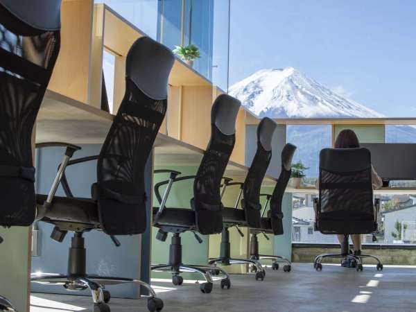 当社運営コワーキングスペース「ドットワーク富士吉田」