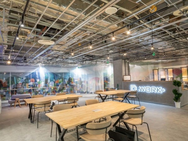 当社運営コワーキングスペース「ドットワークPlus」