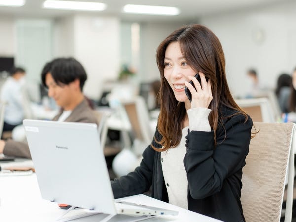 【先輩の声1】人事労務チームは、お互いの意見を尊重し合う雰囲気でとても協力的！また、裁量を持って働けるのでやりがいを感じやすいです。