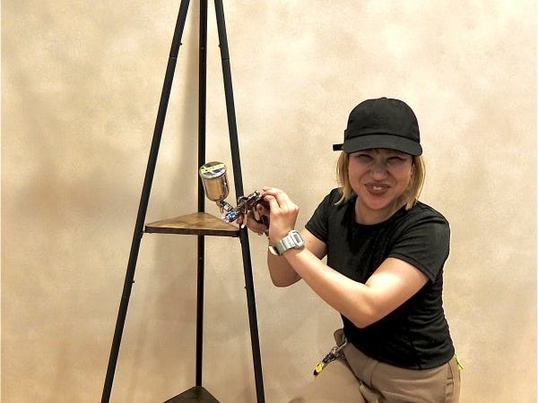 スプレーガンを使って本格的に塗装します！