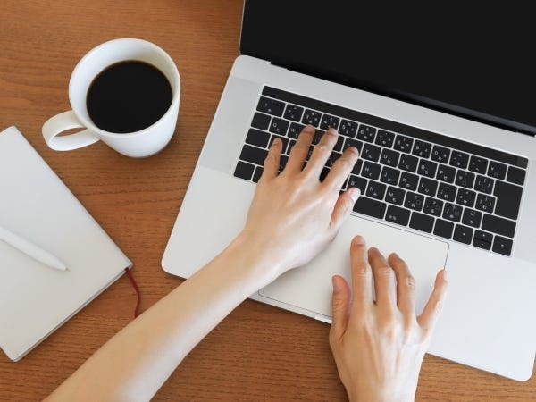 コーヒーを飲みながらの作業もOK！