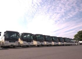 車庫に並ぶ車両