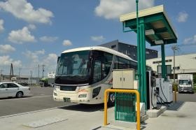 車庫には２台同時給油が可能なスタンドがあります