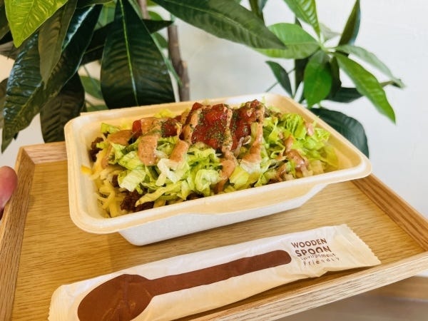 炙りチーズのタコライスも提供しています。