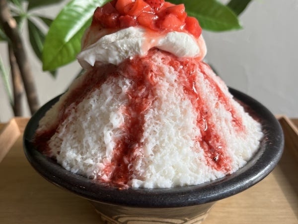 牛乳と練乳をブレンドしたふわふわかき氷を提供。