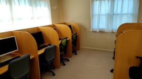 ジョブタス八尾事業所内パソコンルーム