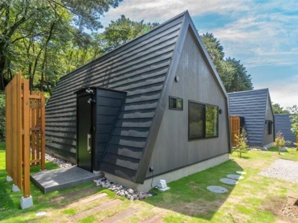 グループ会社の貸別荘。昨年夏に完成した中伊豆にも安く泊まることもできます。