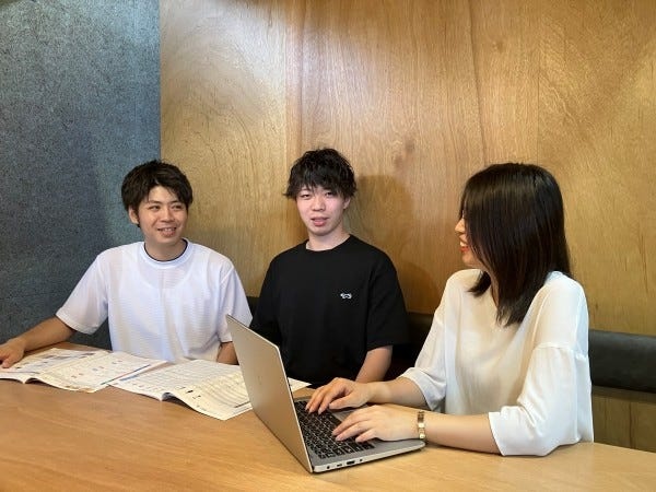 飲食業・営業の販売スタッフ・アパレル販売・雑貨販売（研修制度あり・経験不問）