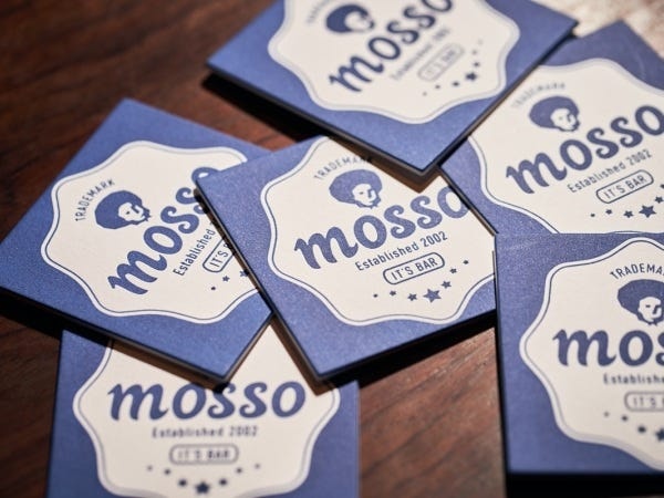 弊社のお客様はBar、ホテル、Cafeなど多種多様です！毎日違うコースターがみられるのが仕事の楽しみの一つになるかも？！