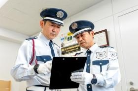 同僚と協力しながらお仕事です