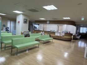 院内開放的な広々空間です