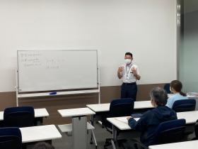 職種に合わせて研修を行っています。集合研修の風景です。