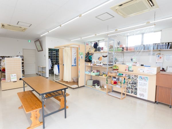 学生服販売スタッフ・制服販売スタッフ（未経験OK・定時退社でプライベート充実）