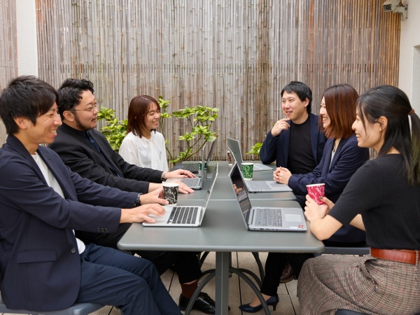 社内ディスカッションの時間を大切にし、困ったことがあればいつでも相談できる環境作りをしています。