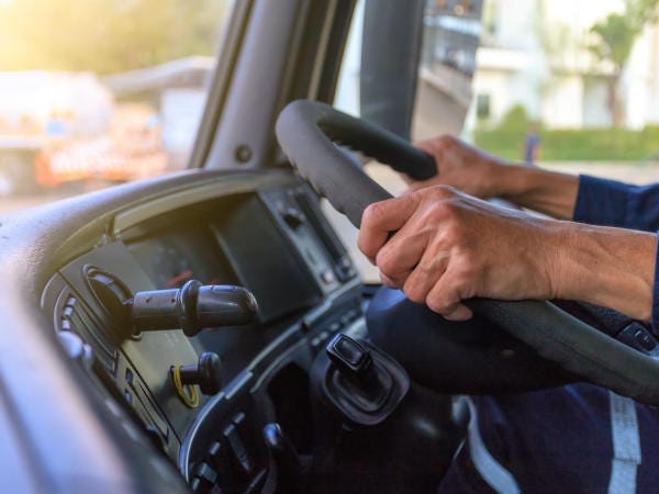 トラック運送ドライバー（賞与有・昇給有）