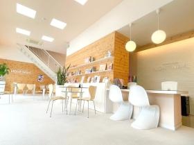 諏訪インター店は明るく広々とした郊外店。車通勤が可能です♪