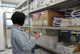 物品管理の仕事風景