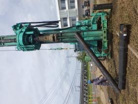 作業は主に２名１組で行います。施工機オペレーター＋補助