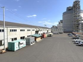 仙台港工場は大きな家具工場です。