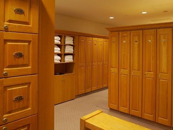 フィットネスクラブスタッフ・ホテル内ジムの受付（受付やタオルの補充）