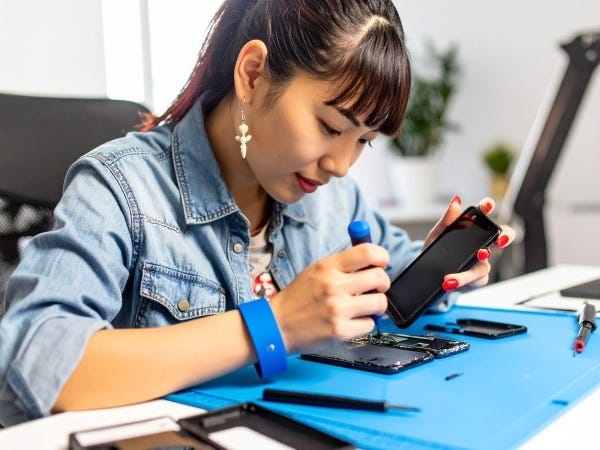 ネイルや髪色も自由☆