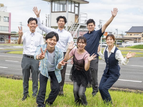 静岡県内でトップクラスの実績を誇る榛南自動車学校グループの一員です。安定した経営基盤のもとで事業を拡大中。ぜひ、私たちと一緒に働きましょう！