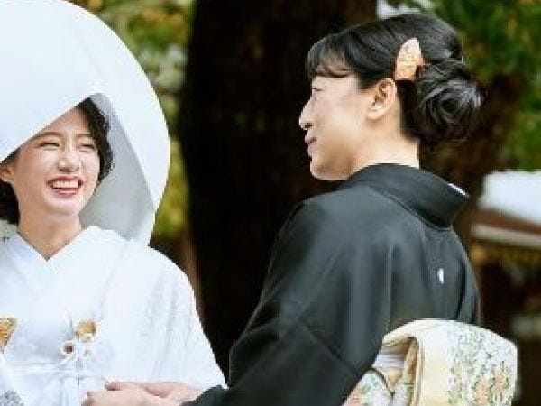 明治神宮にて挙式参列者様へのヘアメイクをお願いします。